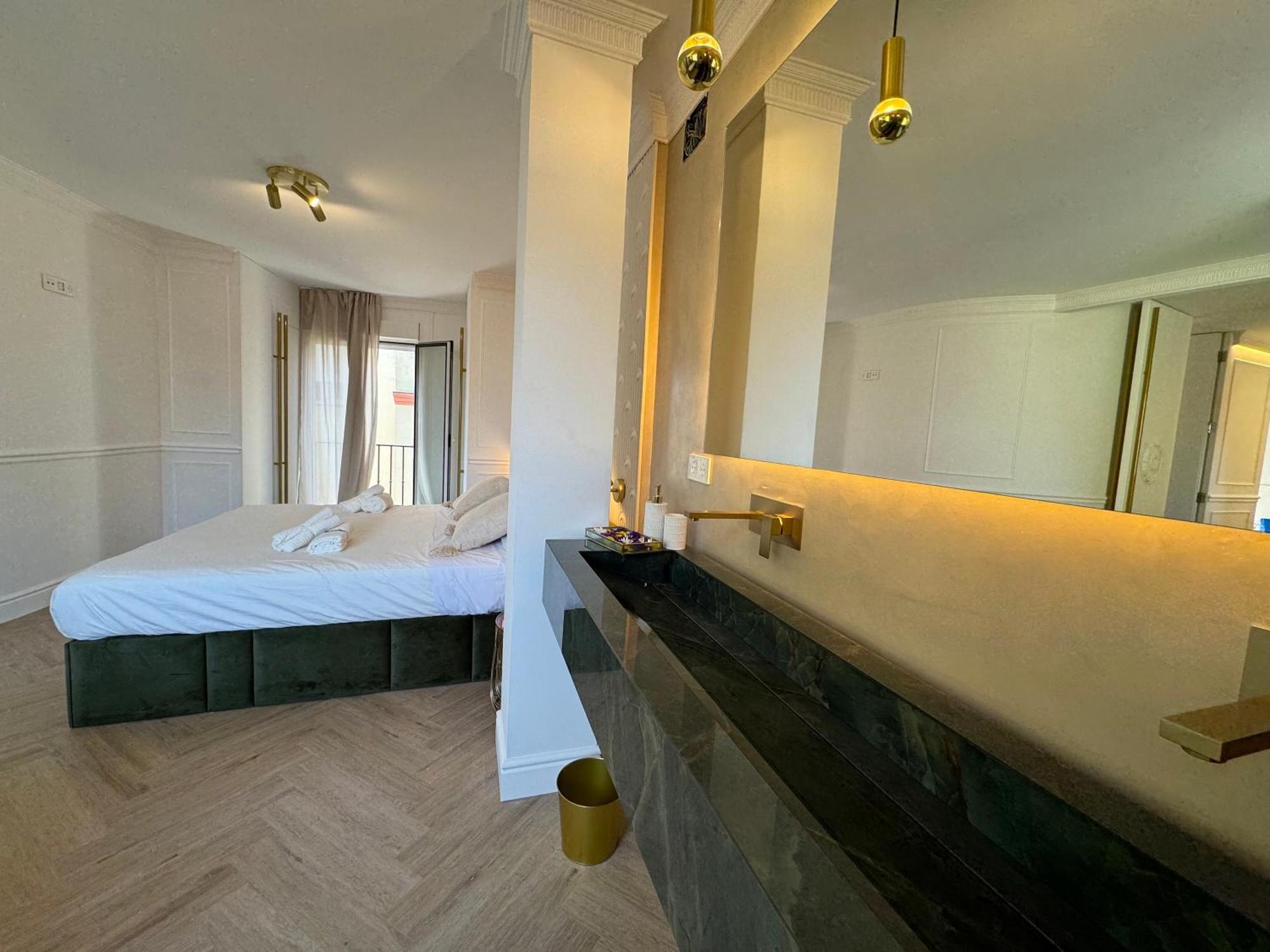 Luxury Cathedral Views In Appartement Séville