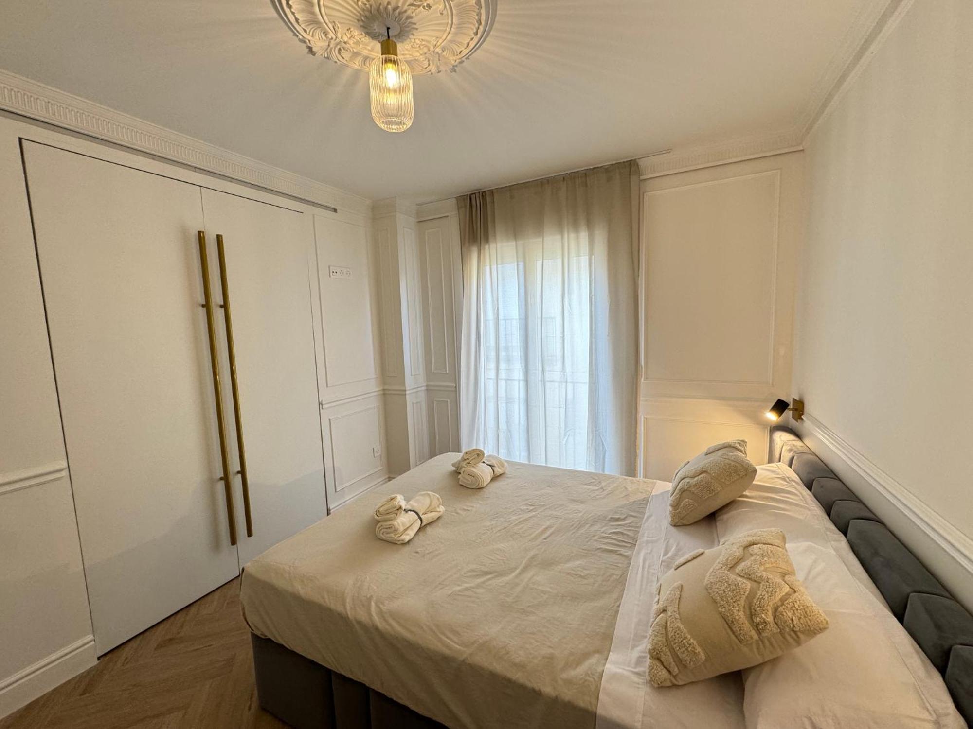 Luxury Cathedral Views In Appartement